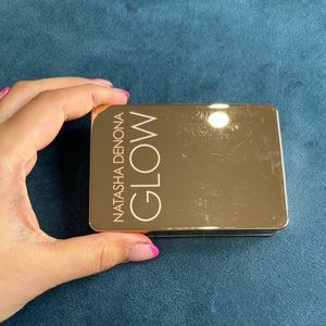 NATASHA DENONA
All Over Glow Face & Body Shimmer in Powder